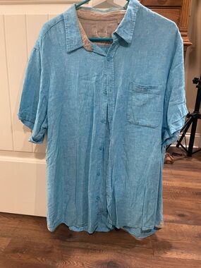 Casual Short-Sleeve Button-Down Shirt in Light Blue